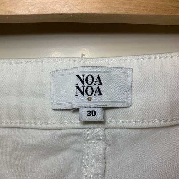 Noa Noa white skinny jeans with long inseam. Size 30, mid rise 32” inseam. - Picture 2 of 2